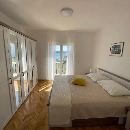 Roko Apartment Turanj