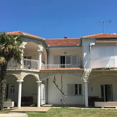 Roko Apartamento Turanj